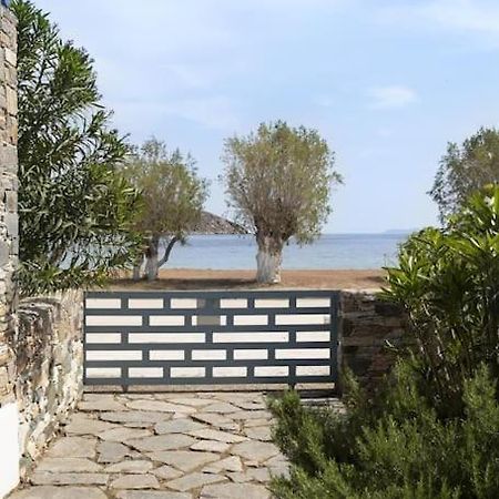 Beachfront 2Br Apartment - Free Parking Livadi  Exterior foto