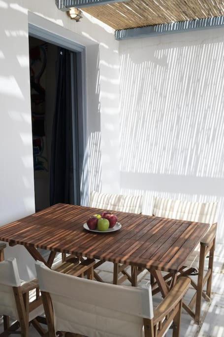 Beachfront 2Br Apartment - Free Parking Livadi  Exterior foto