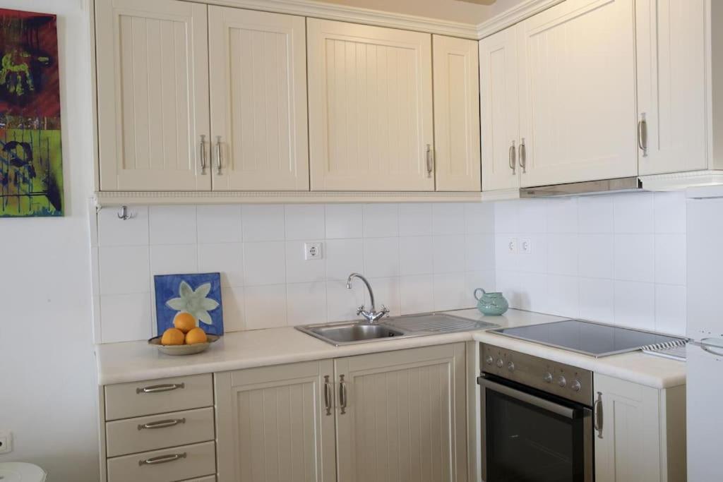 Beachfront 2Br Apartment - Free Parking Livadi  Exterior foto