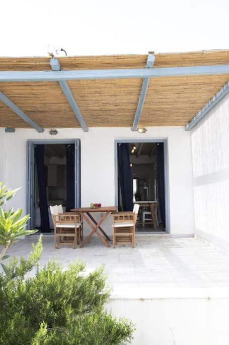 Beachfront 2Br Apartment - Free Parking Livadi  Exterior foto