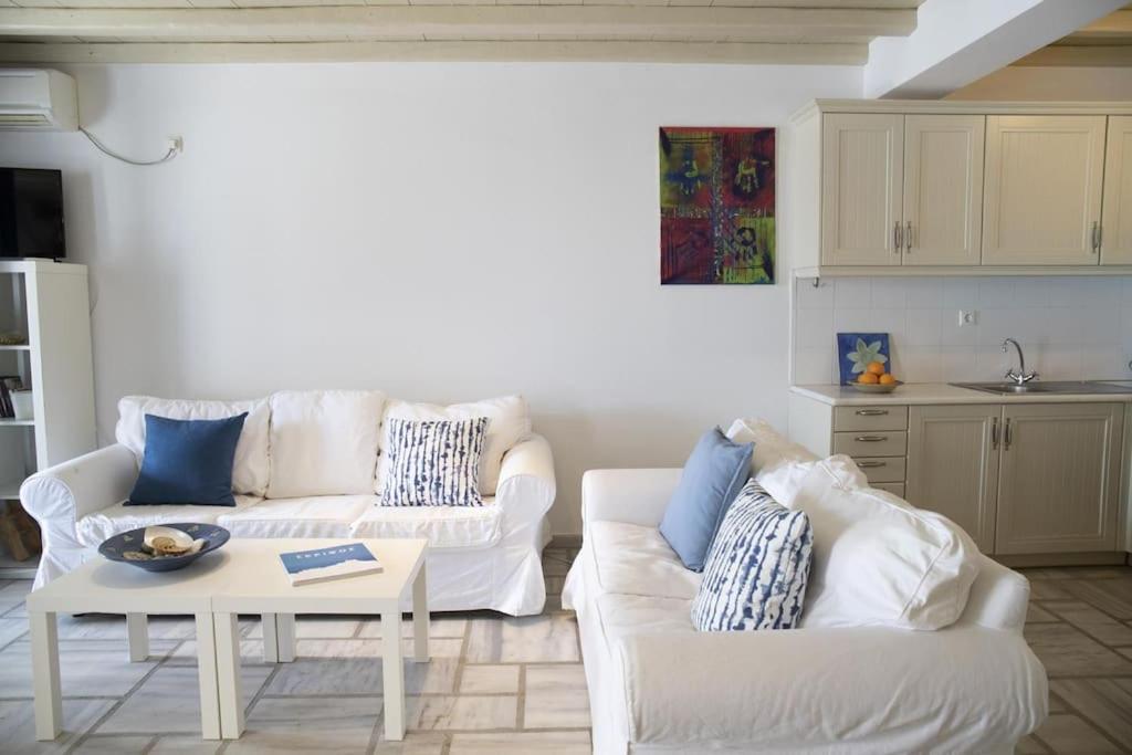 Beachfront 2Br Apartment - Free Parking Livadi  Exterior foto